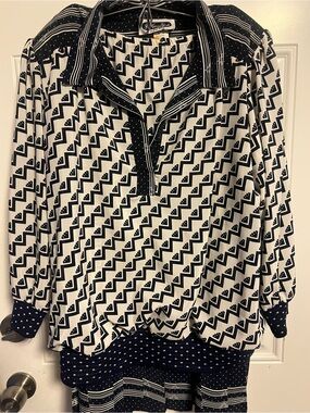 Vintage navy and  White Geometric V-Neck Pullover Tunic and skirt set!
